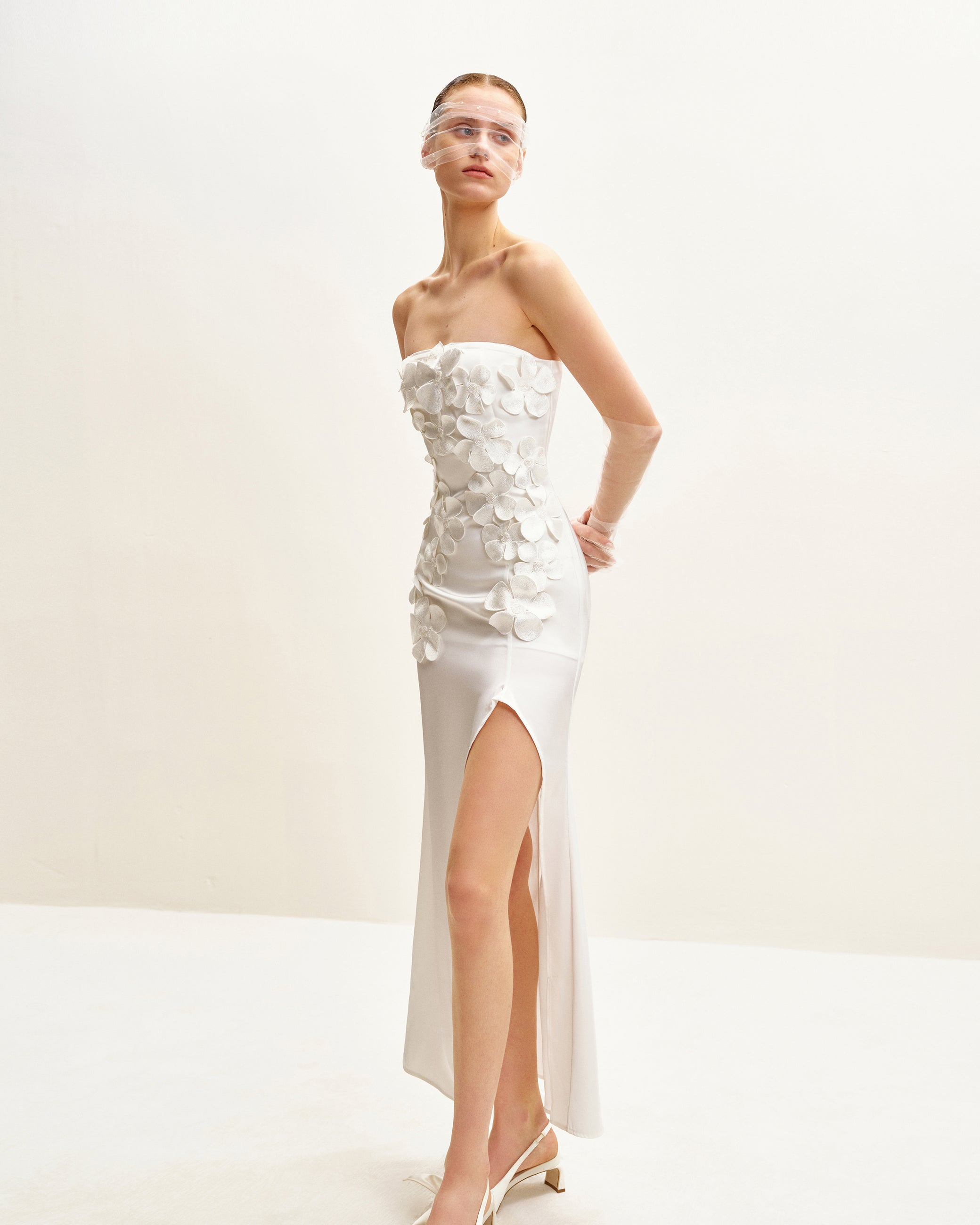 jw pei white dress Iris Appliqu Mini - Line dry in the shade Size/cm Bust Waist Hip DressLength 2 78 (30.7) 66 (26) 96 (37.8) 51 (20.1) 4 82 (32.3) 70 (27.6) 100 (39.4) 52 (20.5) 6 86 (33.9) 74 (29.1) 104 (40.9) 53 (20.9) 8 91 (35.8) 79 (31.1) 109 (42.9) 54 (21.3) 10 96 (37.8) 84 (33.1) 114 (44.9) 55 (21.7) Jw Pei Elaina White Rosette